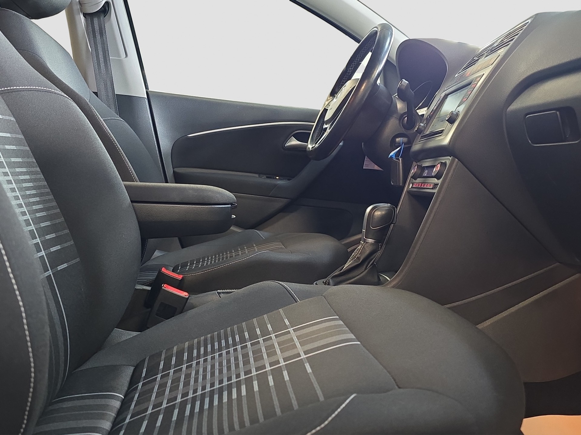 VW Polo 1.2 TSI BMT Lounge DSG-image-13