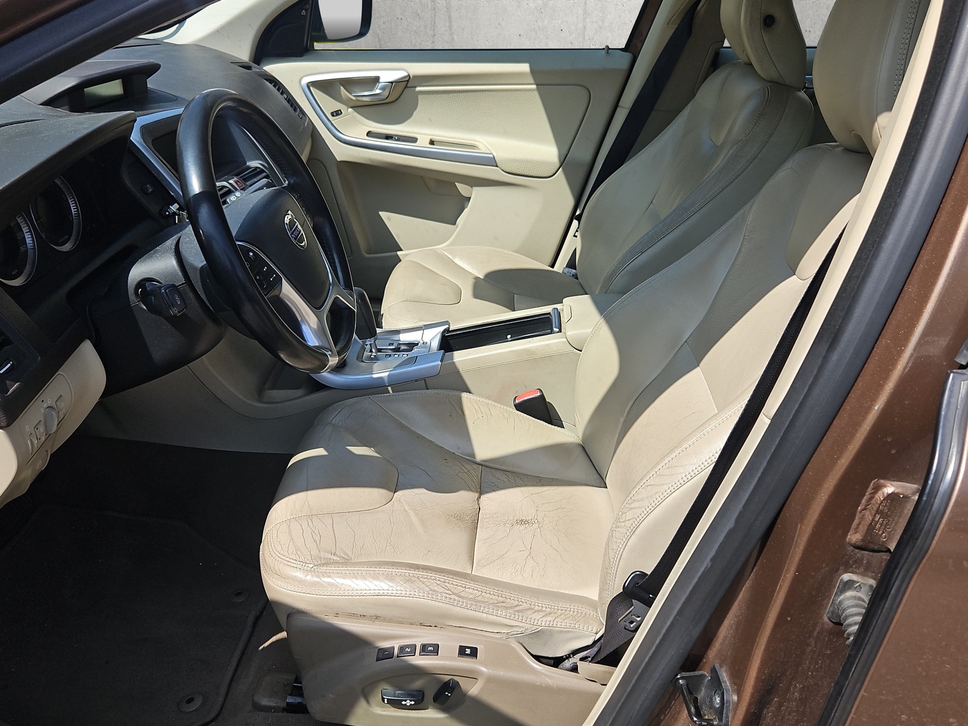 VOLVO XC60 D5 AWD Summum Geartronic-image-3