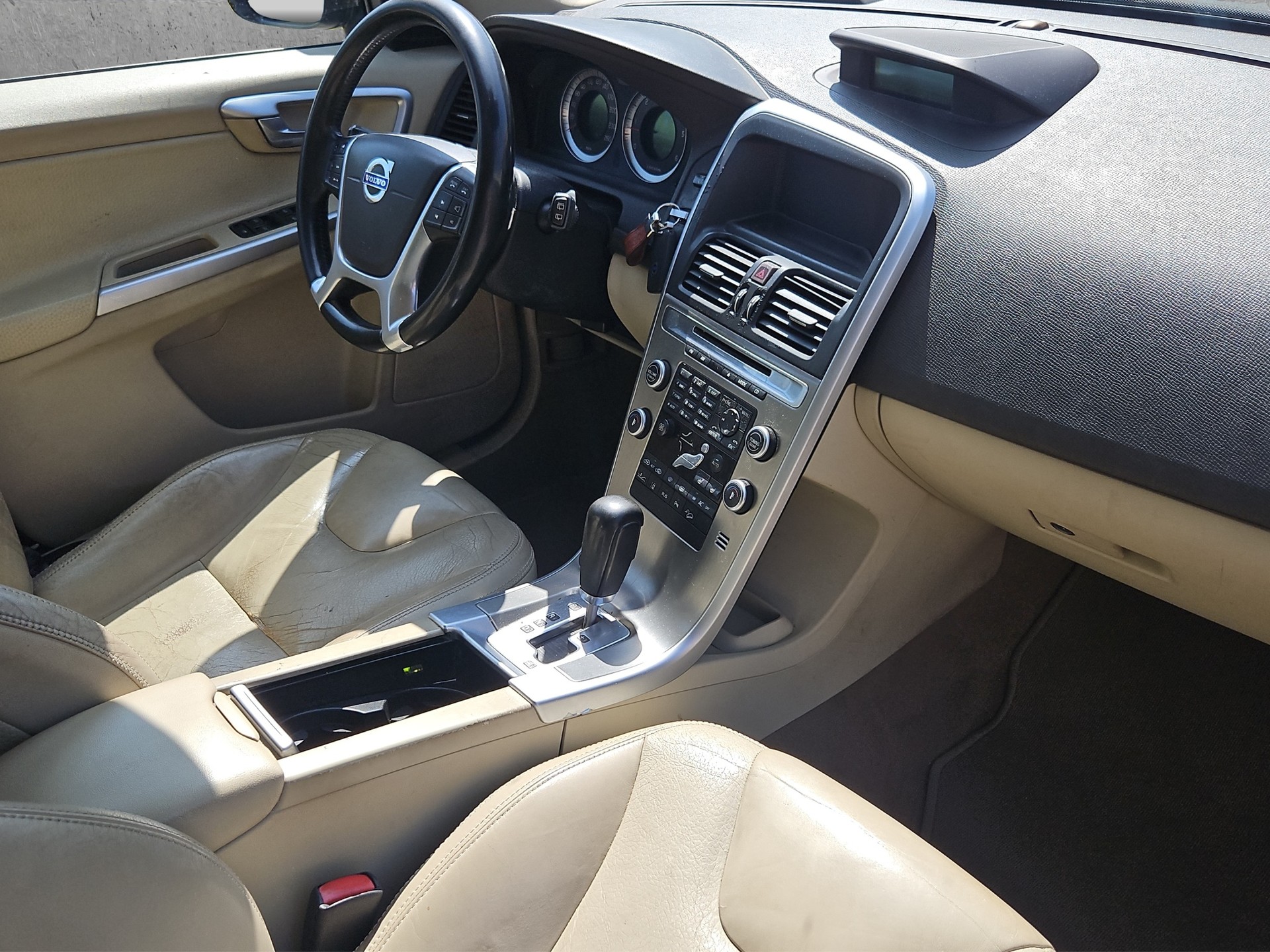 VOLVO XC60 D5 AWD Summum Geartronic-image-6