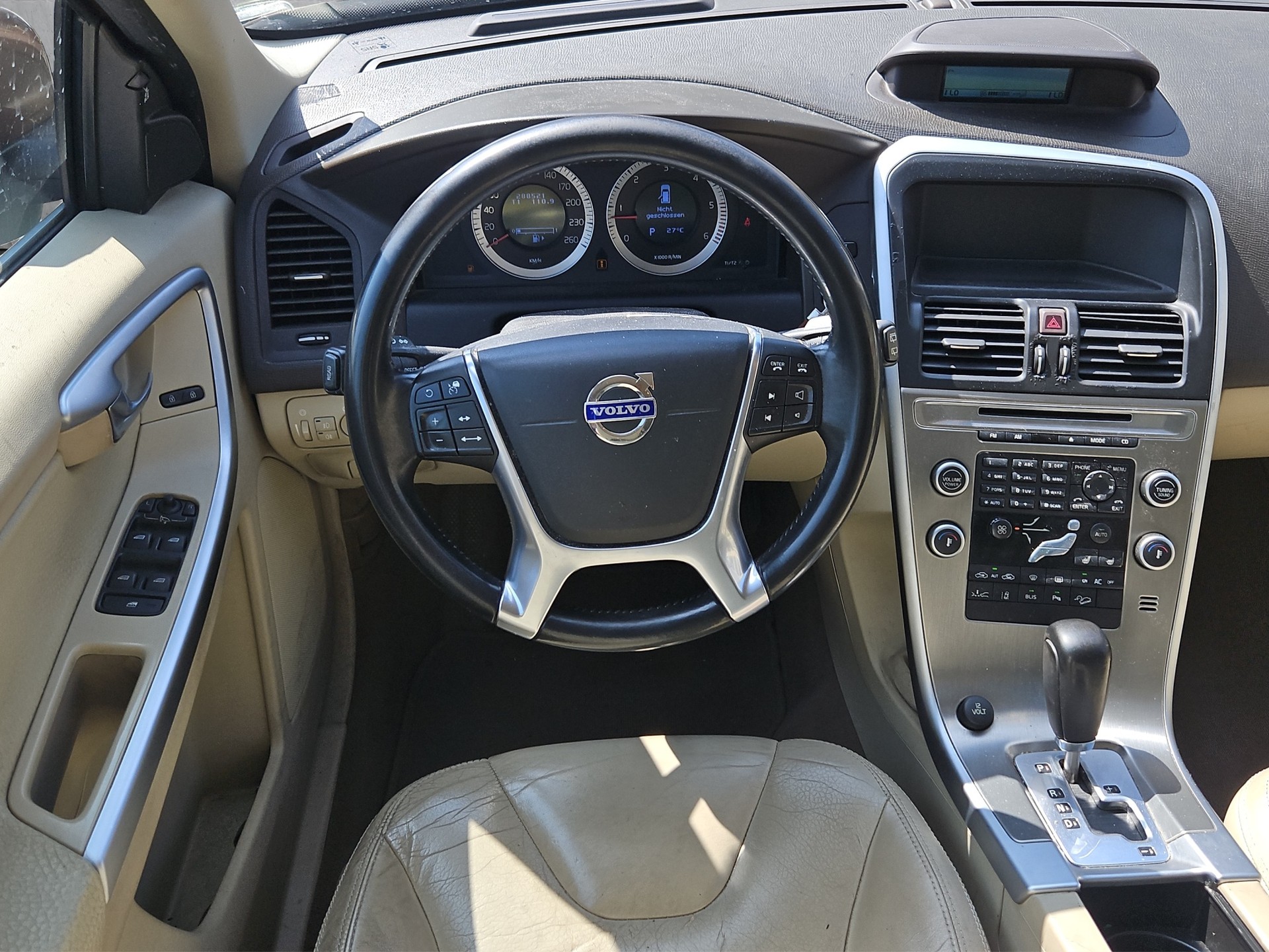 VOLVO XC60 D5 AWD Summum Geartronic-image-4