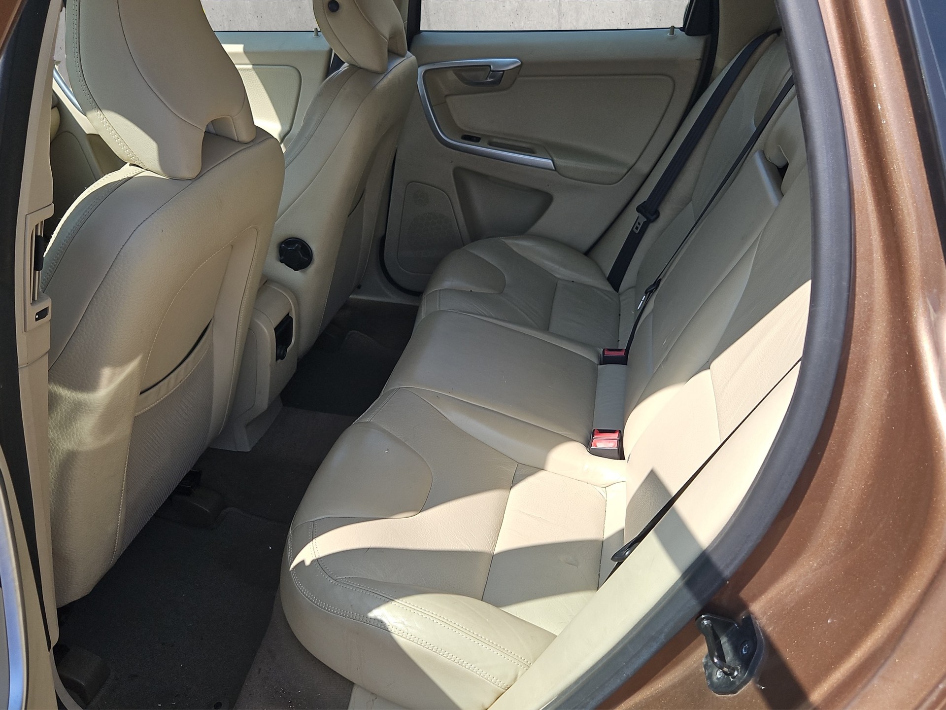 VOLVO XC60 D5 AWD Summum Geartronic-image-5
