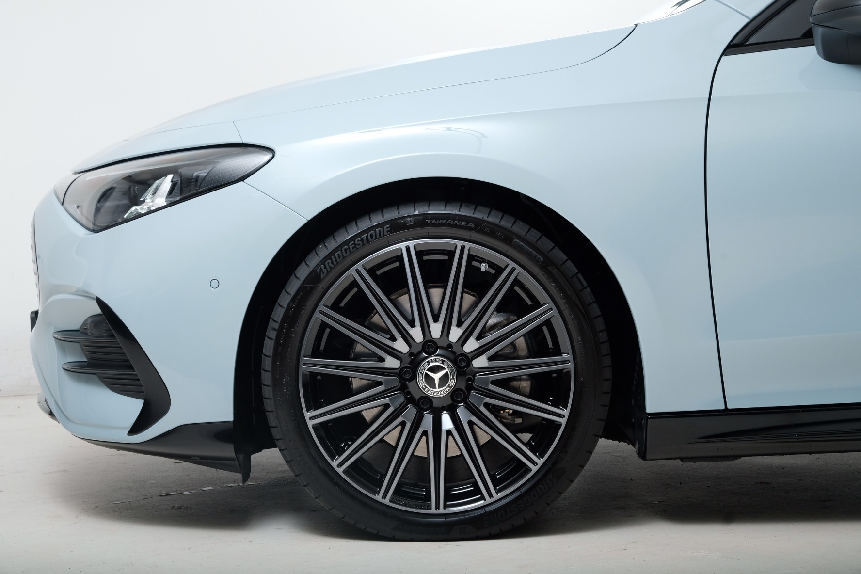 MERCEDES-BENZ CLA 350 4 Matic 85 kWh EQ-showroom-element-2
