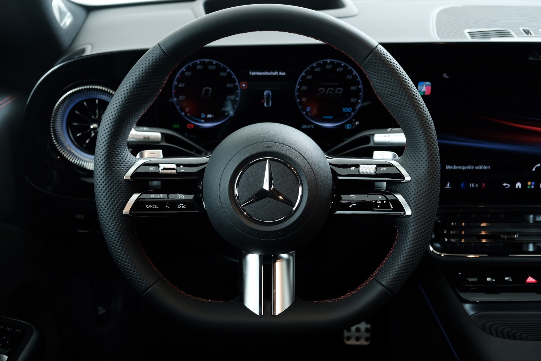 MERCEDES-BENZ CLA 350 4 Matic 85 kWh EQ-image-7