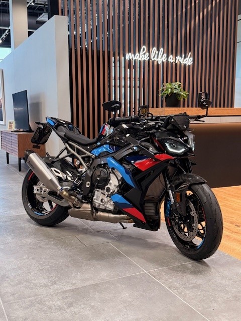 BMW M 1000 R-showroom-element-2