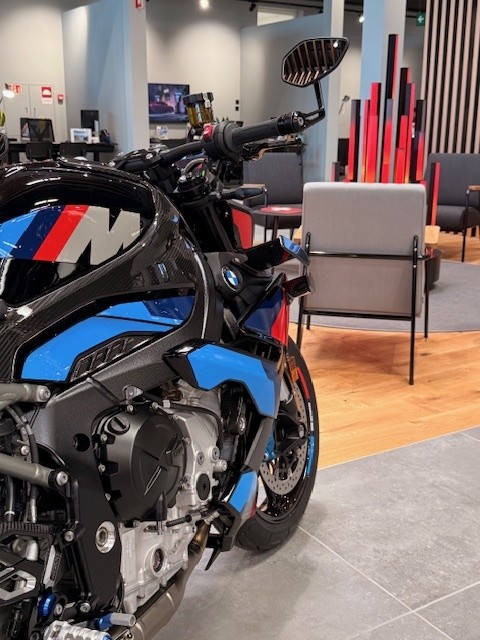 BMW M 1000 R-image-5