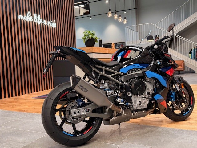 BMW M 1000 R-showroom-element-1