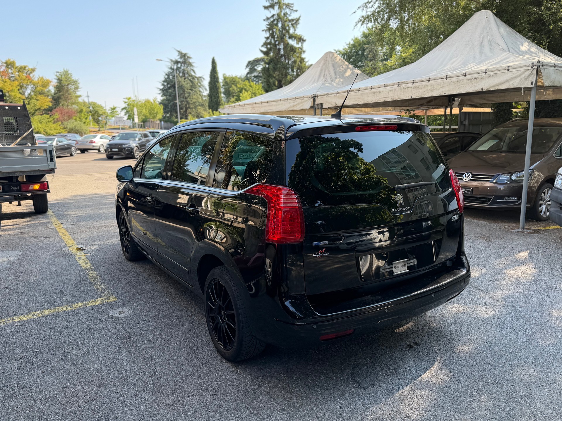PEUGEOT 5008 1.2 Pure Tech Sensation-image-5
