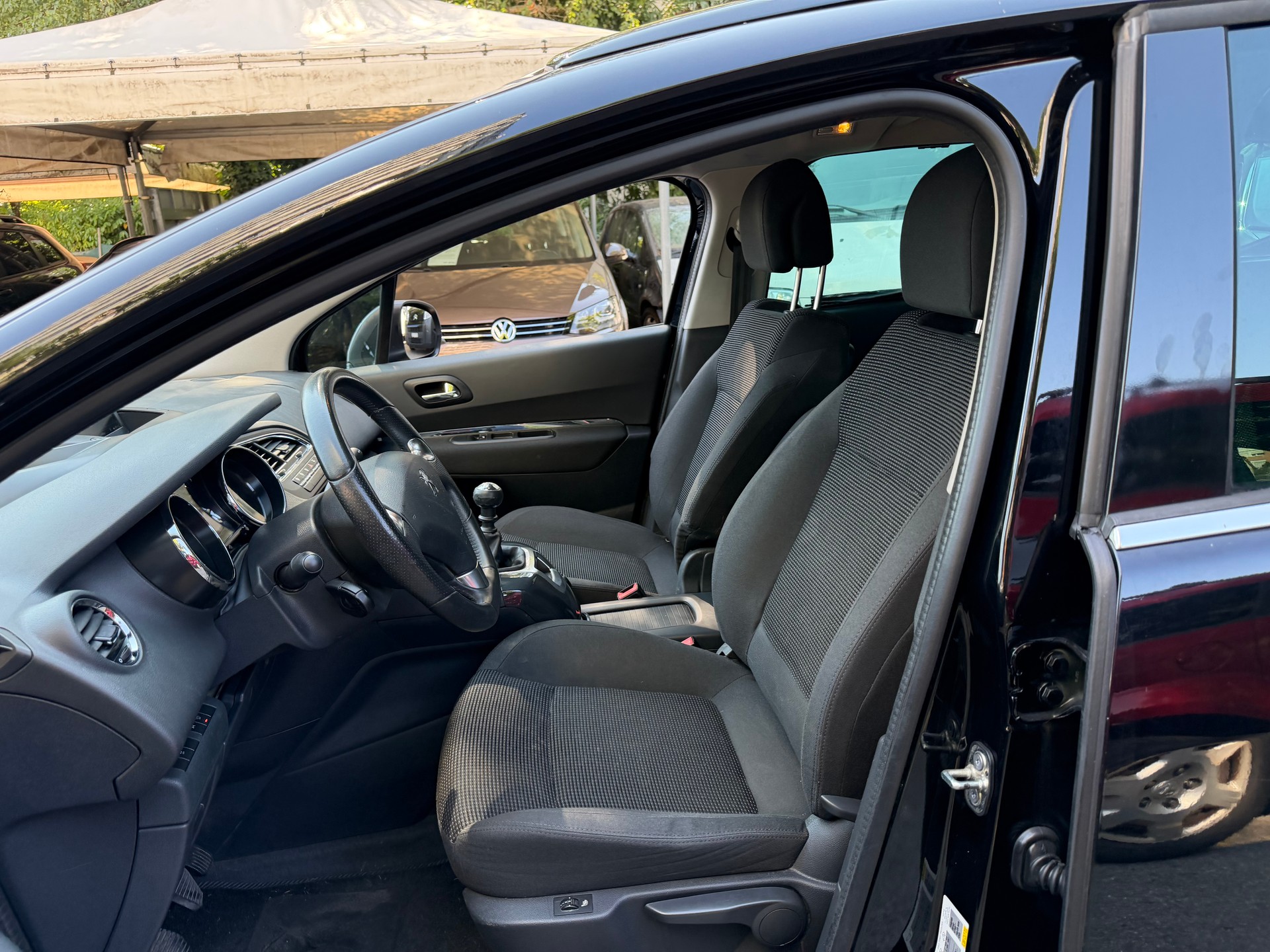 PEUGEOT 5008 1.2 Pure Tech Sensation-image-12