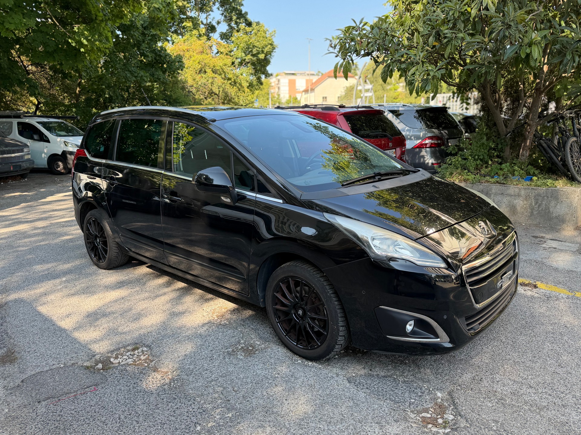 PEUGEOT 5008 1.2 Pure Tech Sensation-image-6