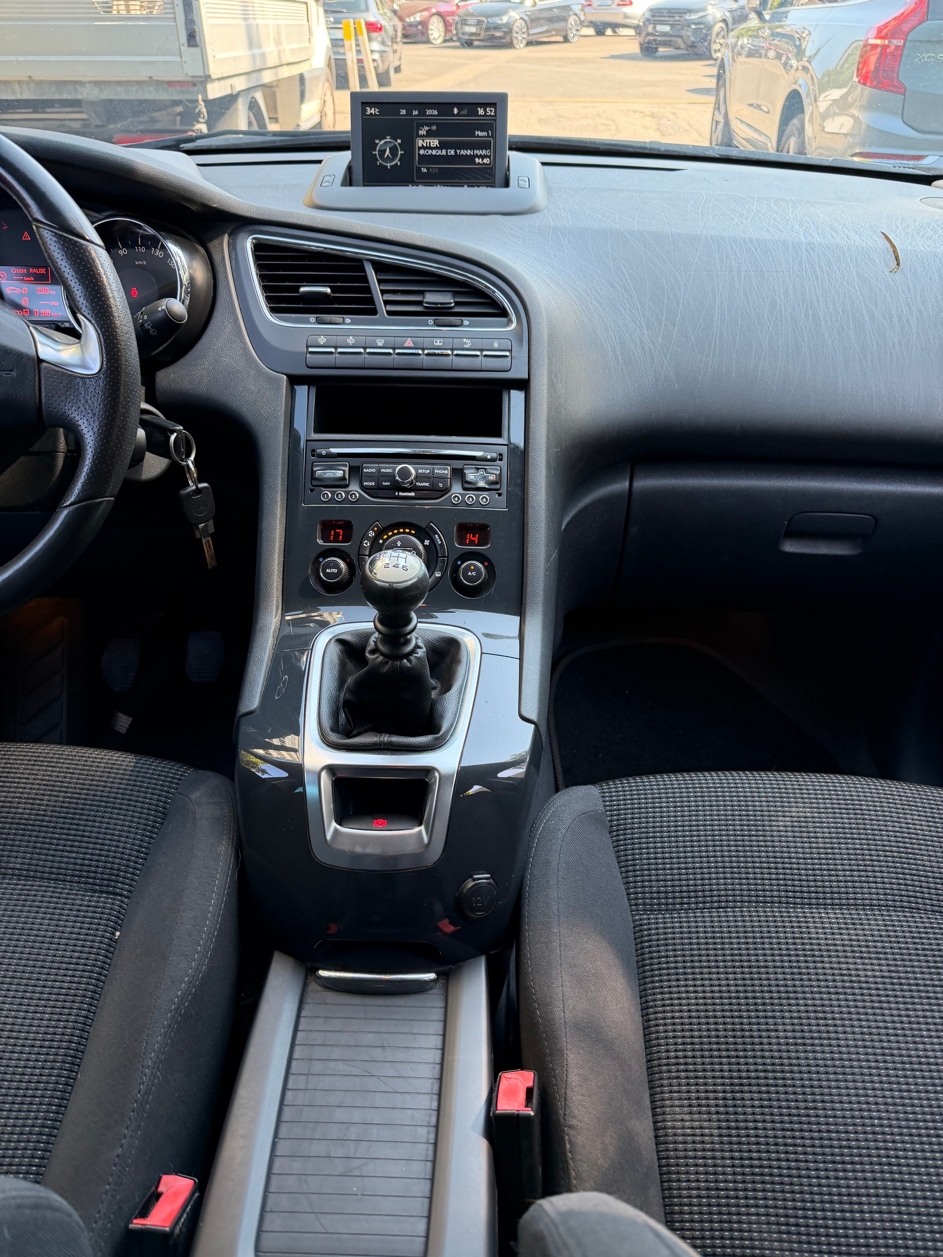 PEUGEOT 5008 1.2 Pure Tech Sensation-image-13