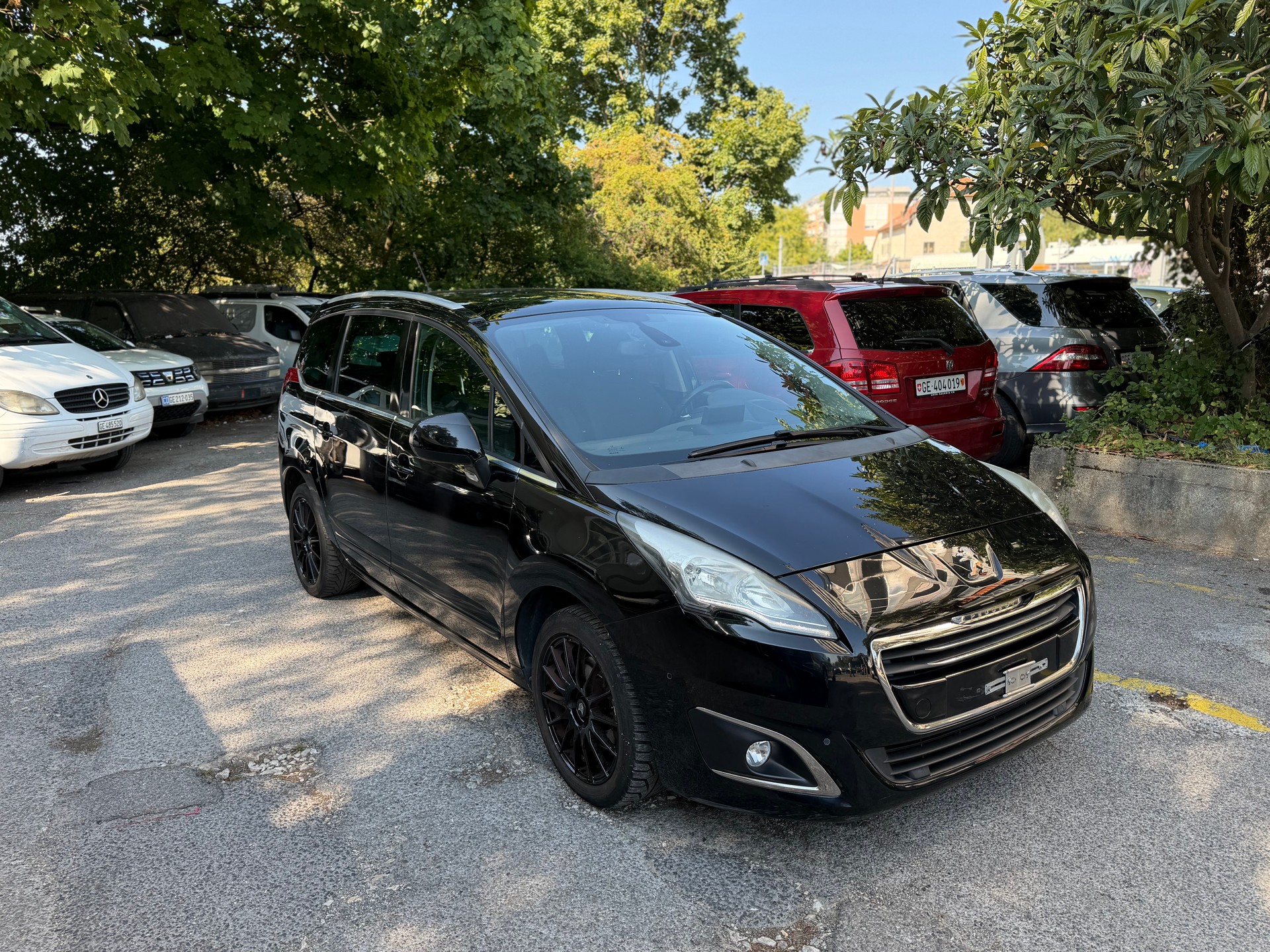 PEUGEOT 5008 1.2 Pure Tech Sensation-image-2