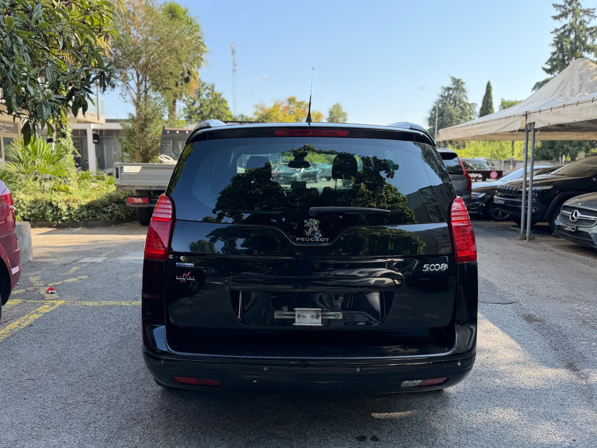PEUGEOT 5008 1.2 Pure Tech Sensation-image-4
