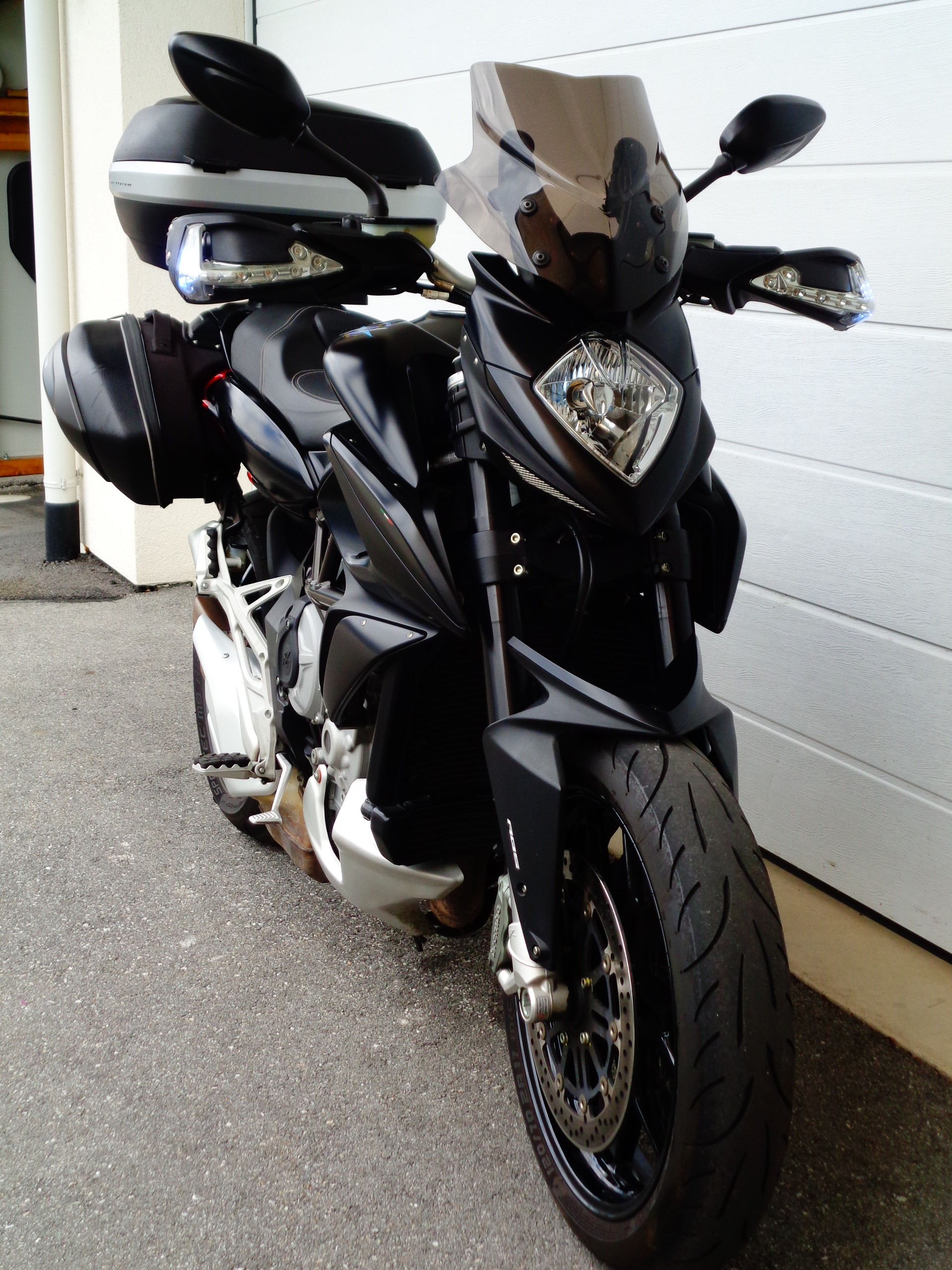 MV AGUSTA Stradale 800 EAS ABS-showroom-element-1