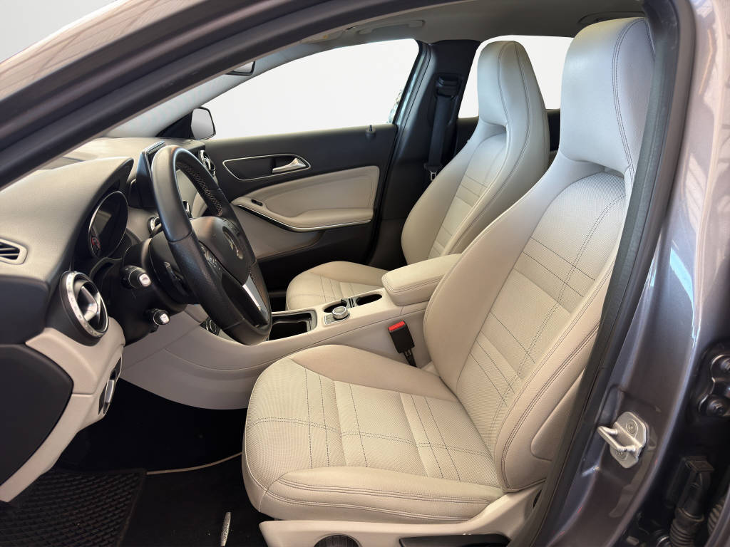 MERCEDES-BENZ GLA 220 CDI Urban 4m-image-8