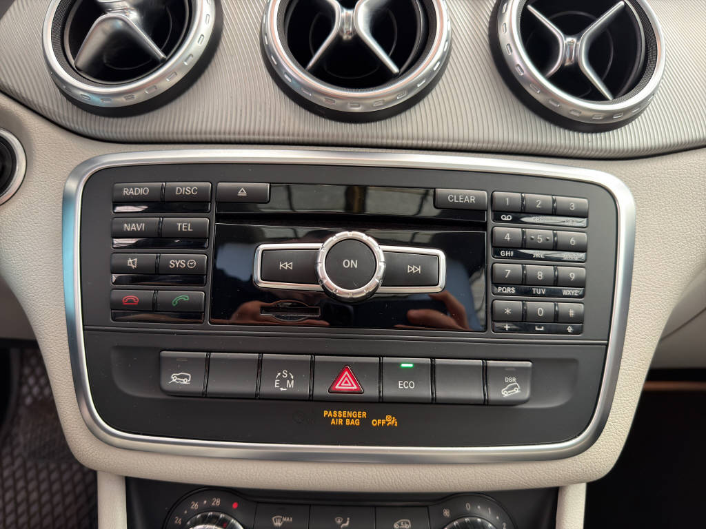 MERCEDES-BENZ GLA 220 CDI Urban 4m-image-12