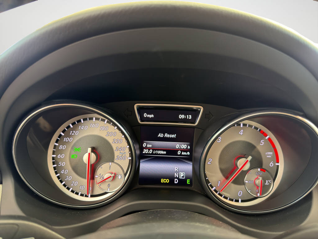 MERCEDES-BENZ GLA 220 CDI Urban 4m-image-10