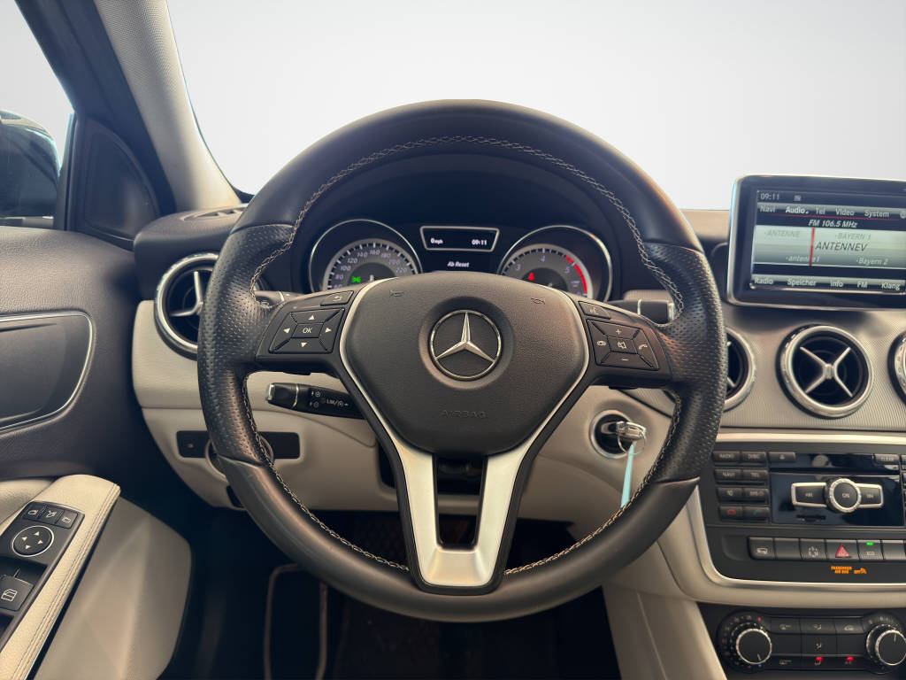 MERCEDES-BENZ GLA 220 CDI Urban 4m-image-9