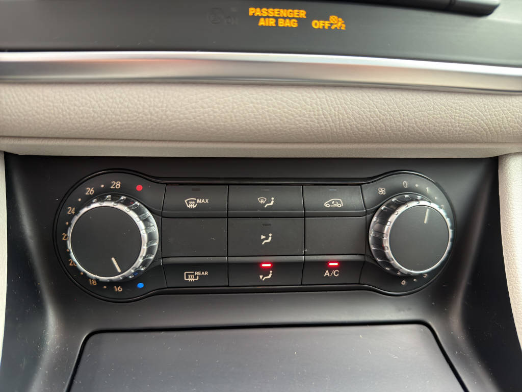 MERCEDES-BENZ GLA 220 CDI Urban 4m-image-17