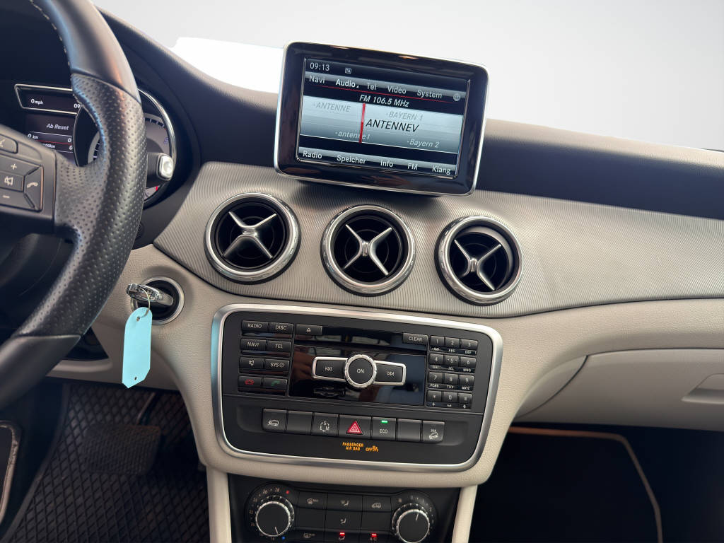 MERCEDES-BENZ GLA 220 CDI Urban 4m-image-11