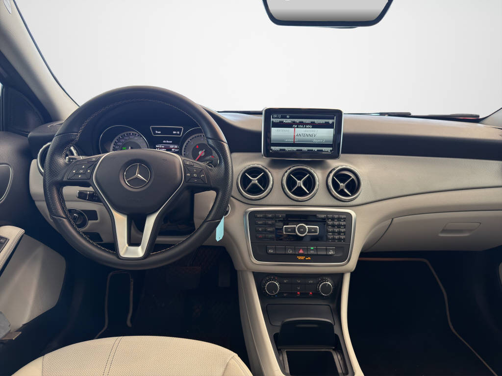 MERCEDES-BENZ GLA 220 CDI Urban 4m-image-13