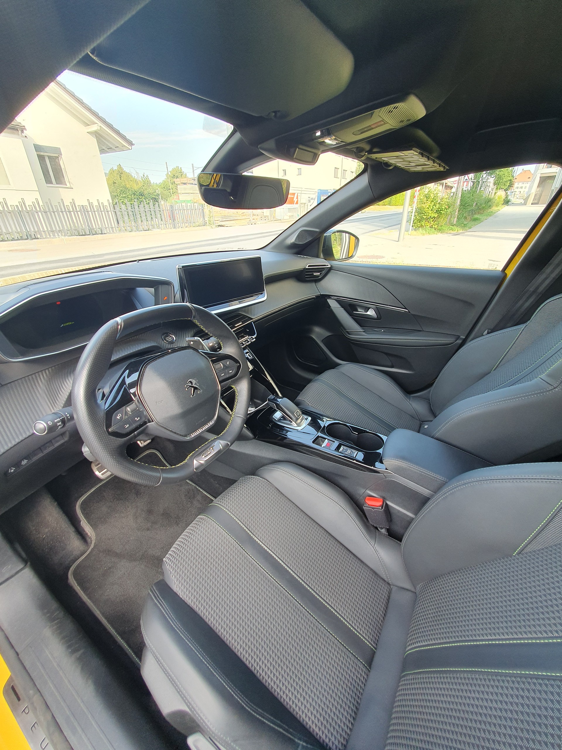 PEUGEOT 208 1.2 PureTech GT Line EAT8-image-8