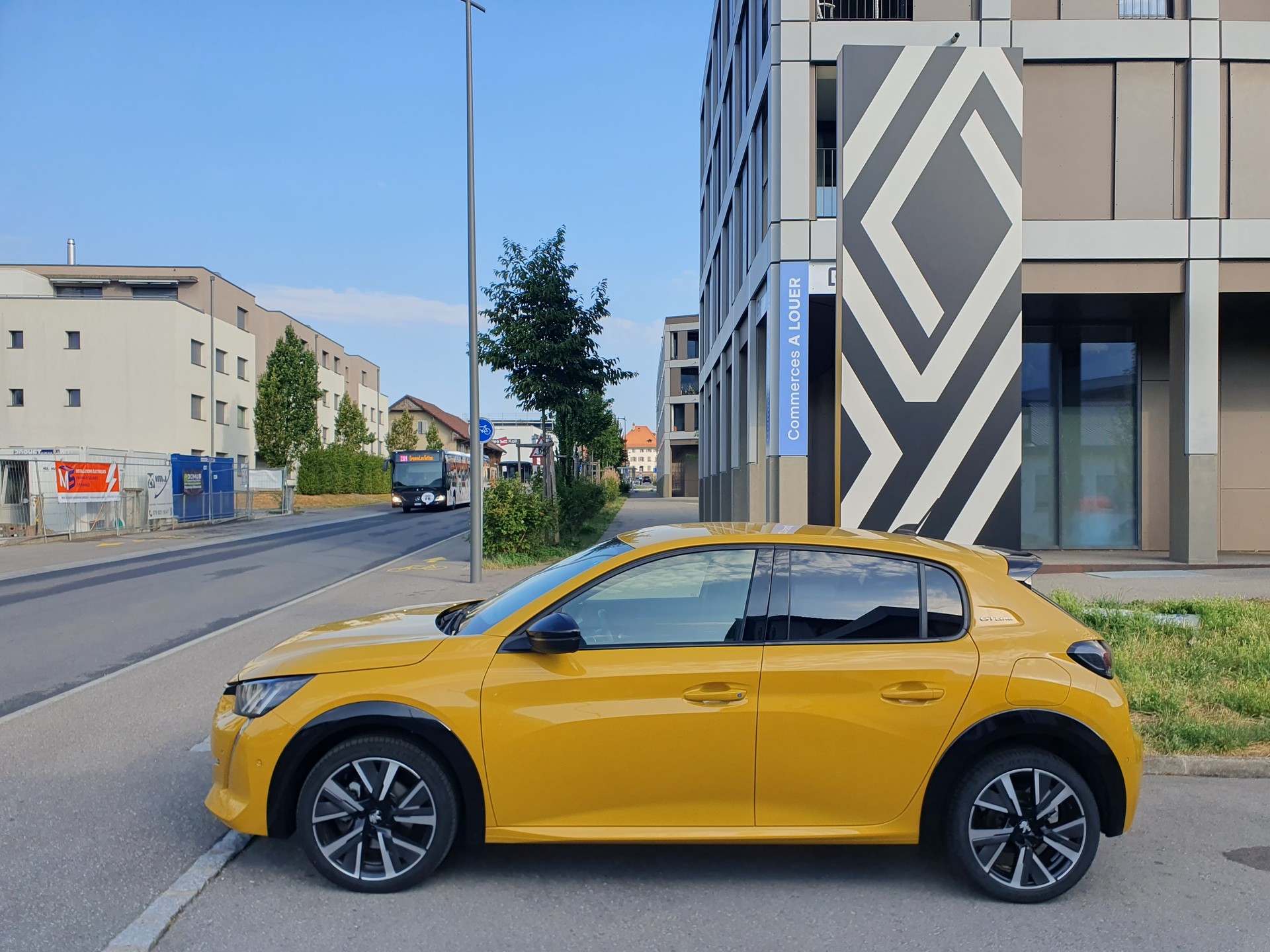 PEUGEOT 208 1.2 PureTech GT Line EAT8-image-2