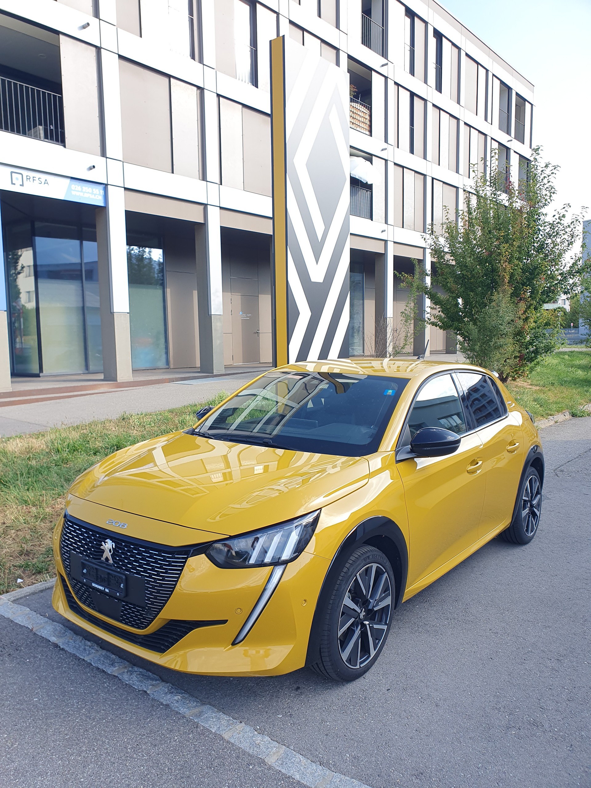 PEUGEOT 208 1.2 PureTech GT Line EAT8-image-0