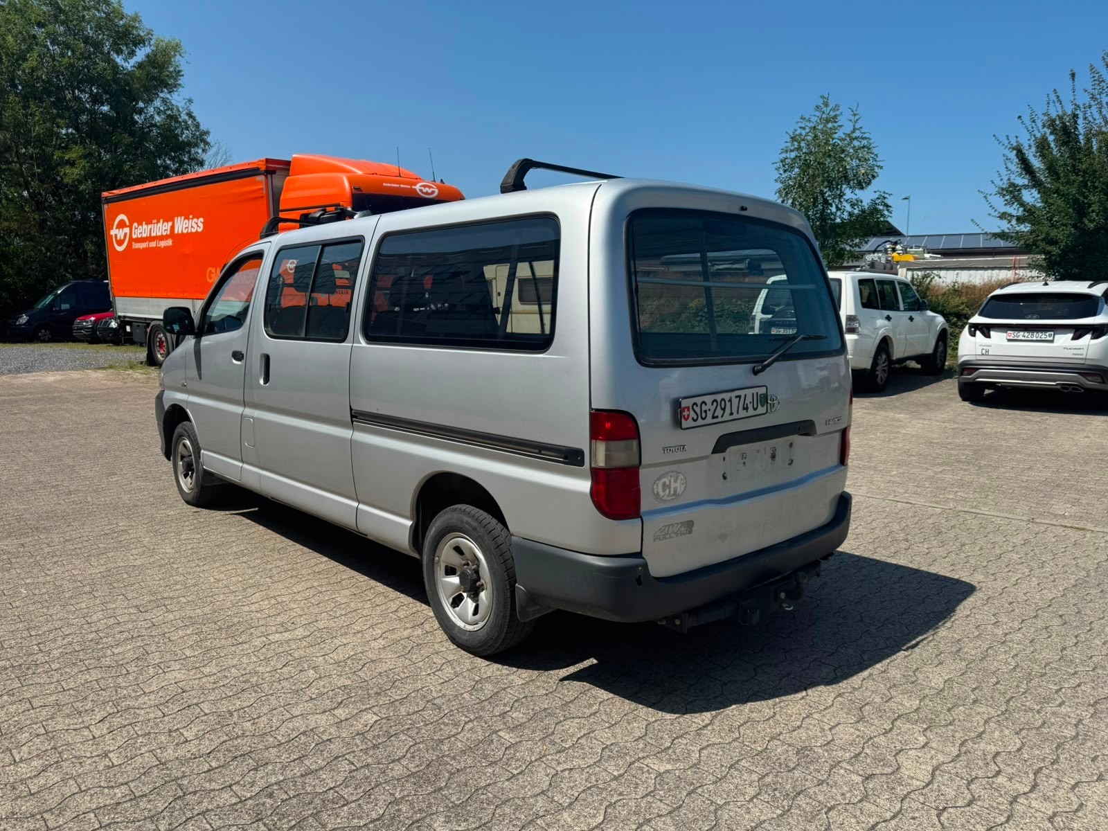 TOYOTA Hiace D-4D Kombi 4WD LWB-image-3