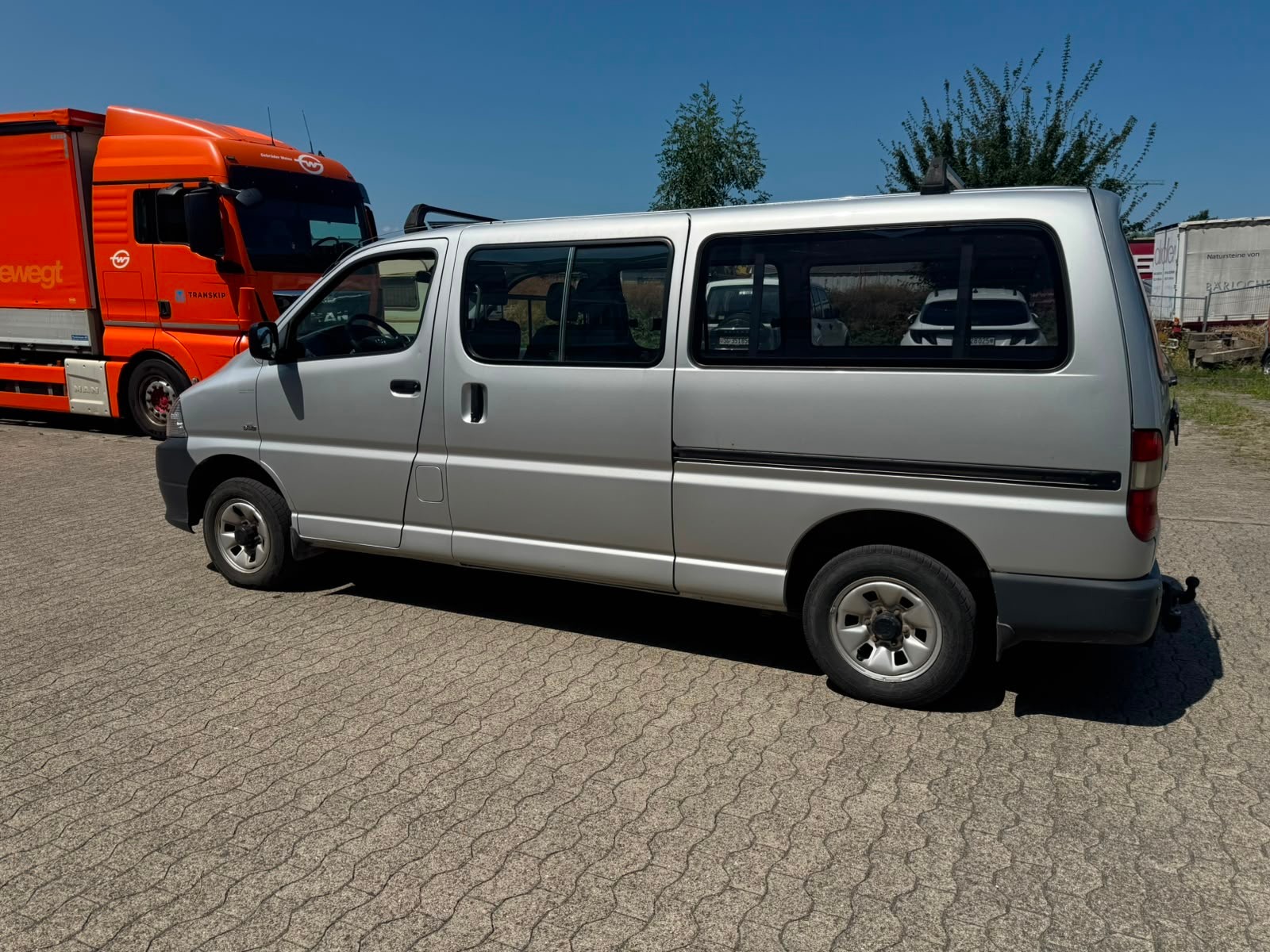 TOYOTA Hiace D-4D Kombi 4WD LWB-image-2