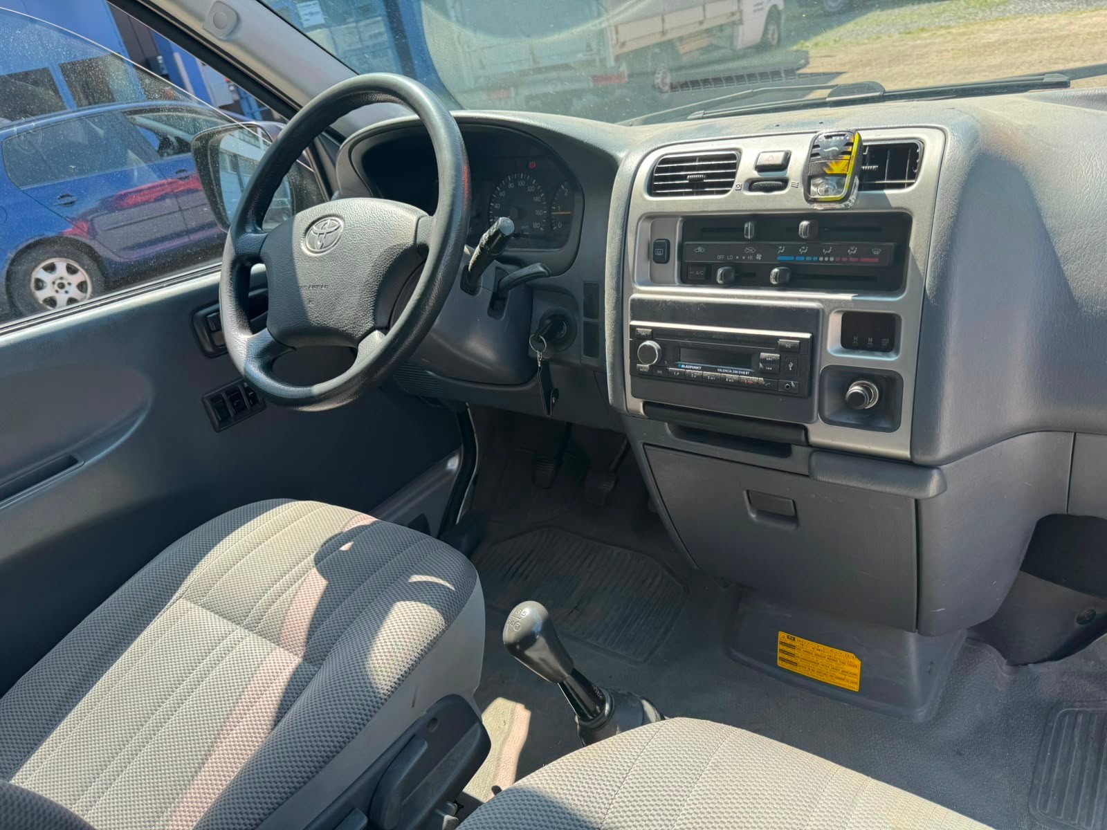 TOYOTA Hiace D-4D Kombi 4WD LWB-image-9