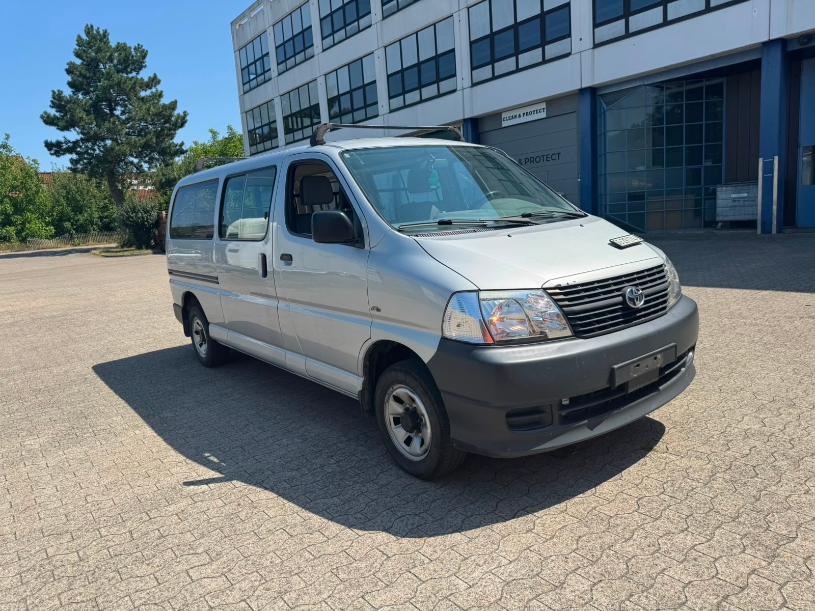 TOYOTA Hiace D-4D Kombi 4WD LWB-image-1
