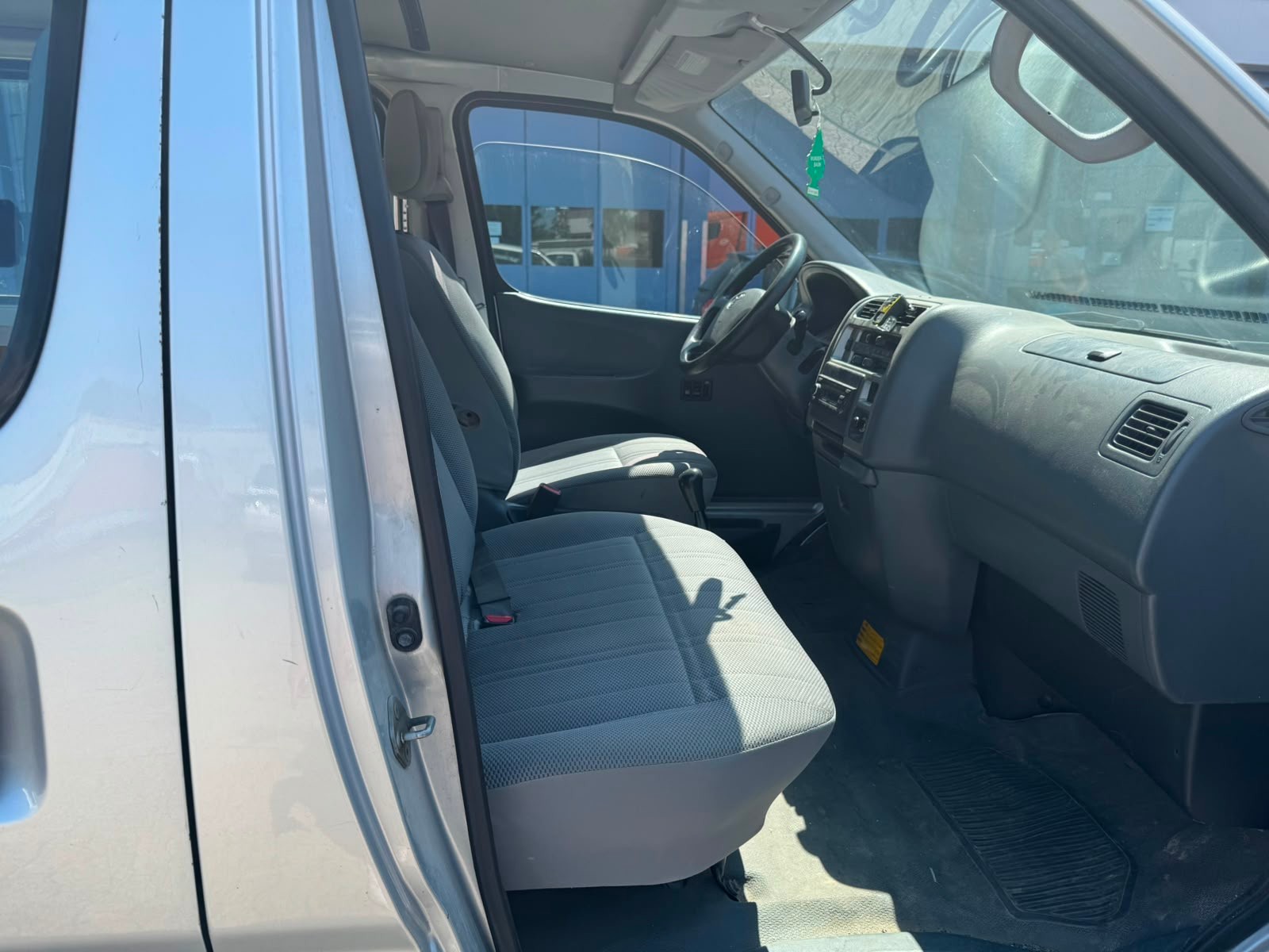TOYOTA Hiace D-4D Kombi 4WD LWB-image-6