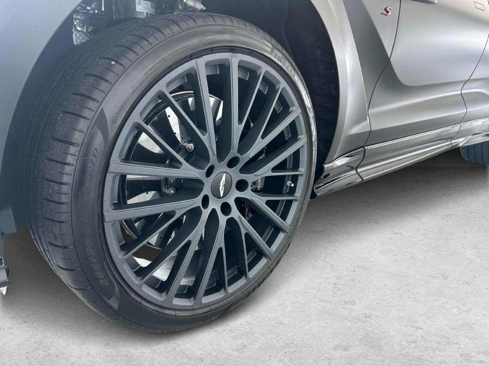 ASTON MARTIN DBX S 4.0 V8 Bi-Turbo-image-12