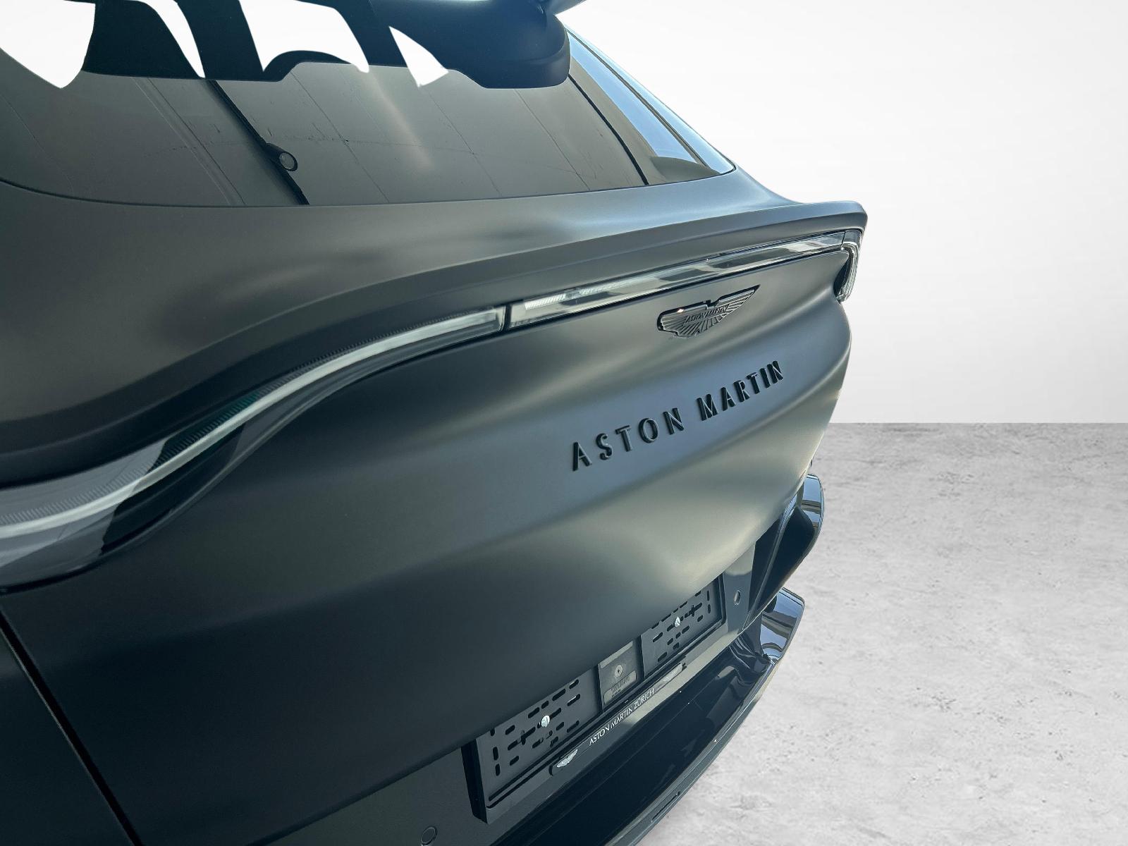 ASTON MARTIN DBX S 4.0 V8 Bi-Turbo-image-18