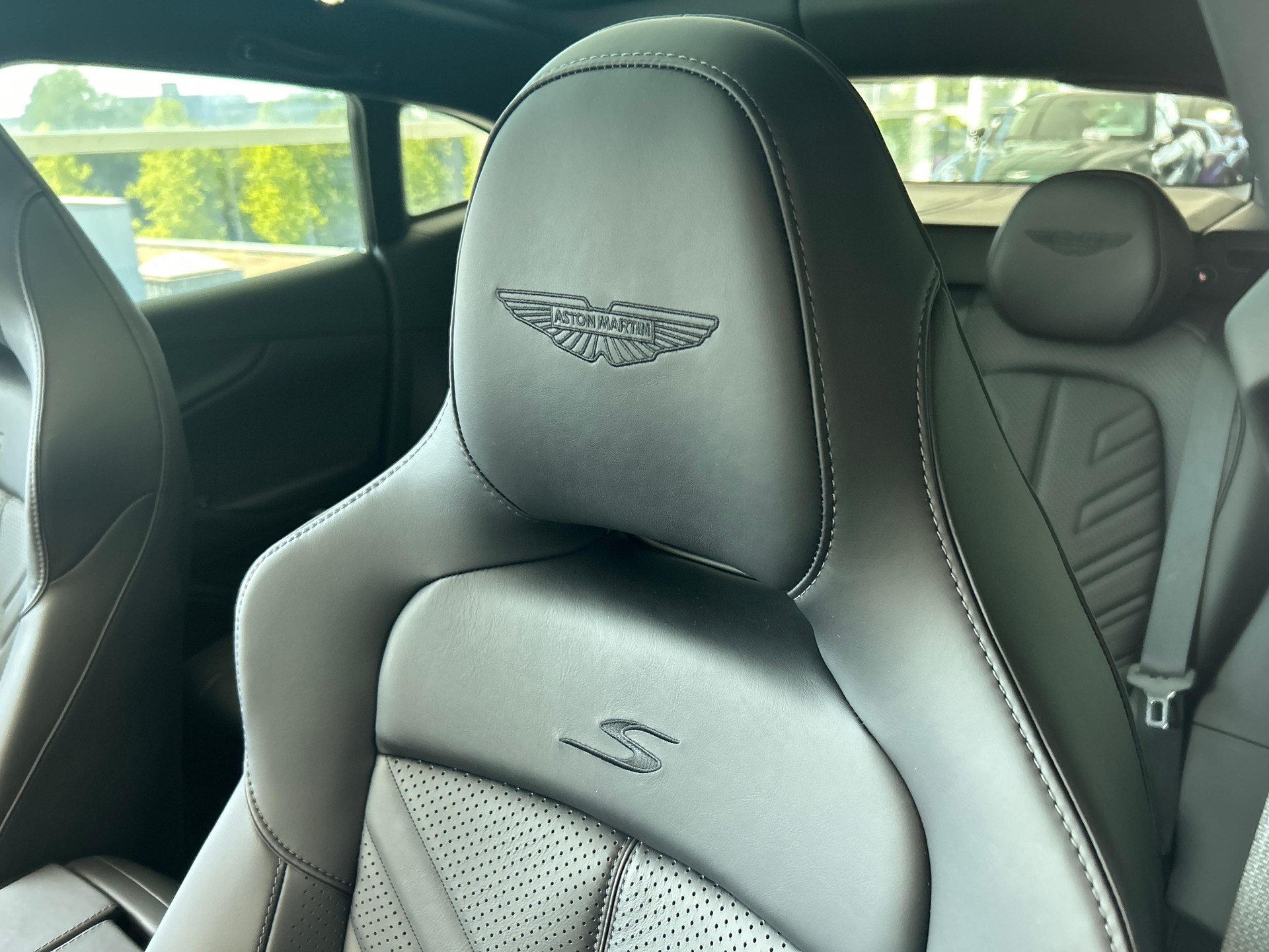 ASTON MARTIN DBX S 4.0 V8 Bi-Turbo-image-20