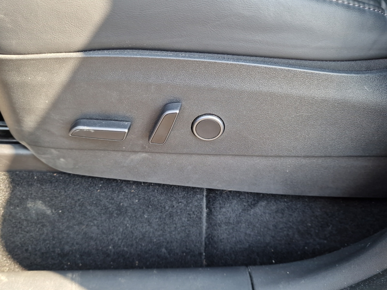 TESLA Model Y Long Range-image-15
