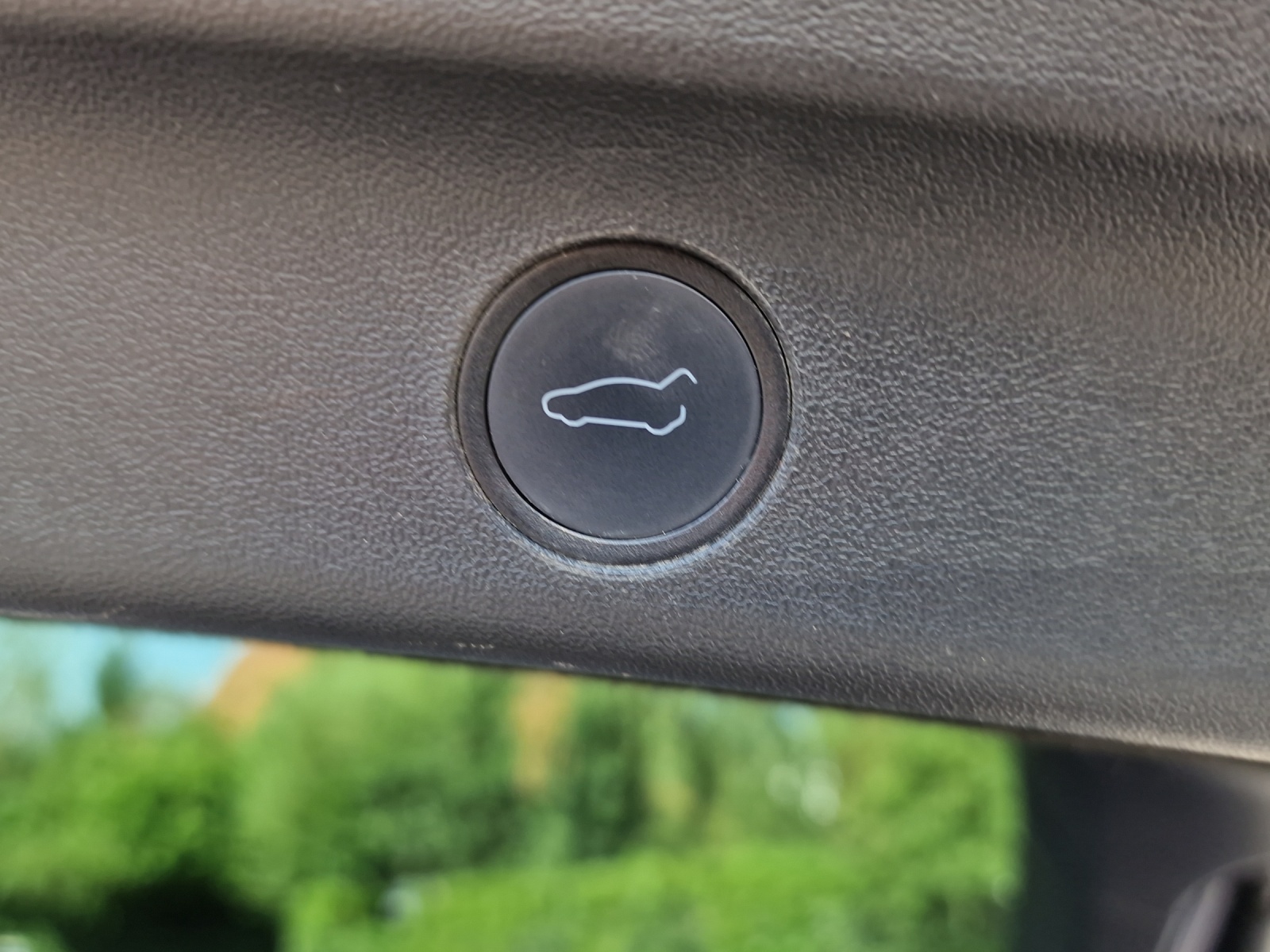 TESLA Model Y Long Range-image-13