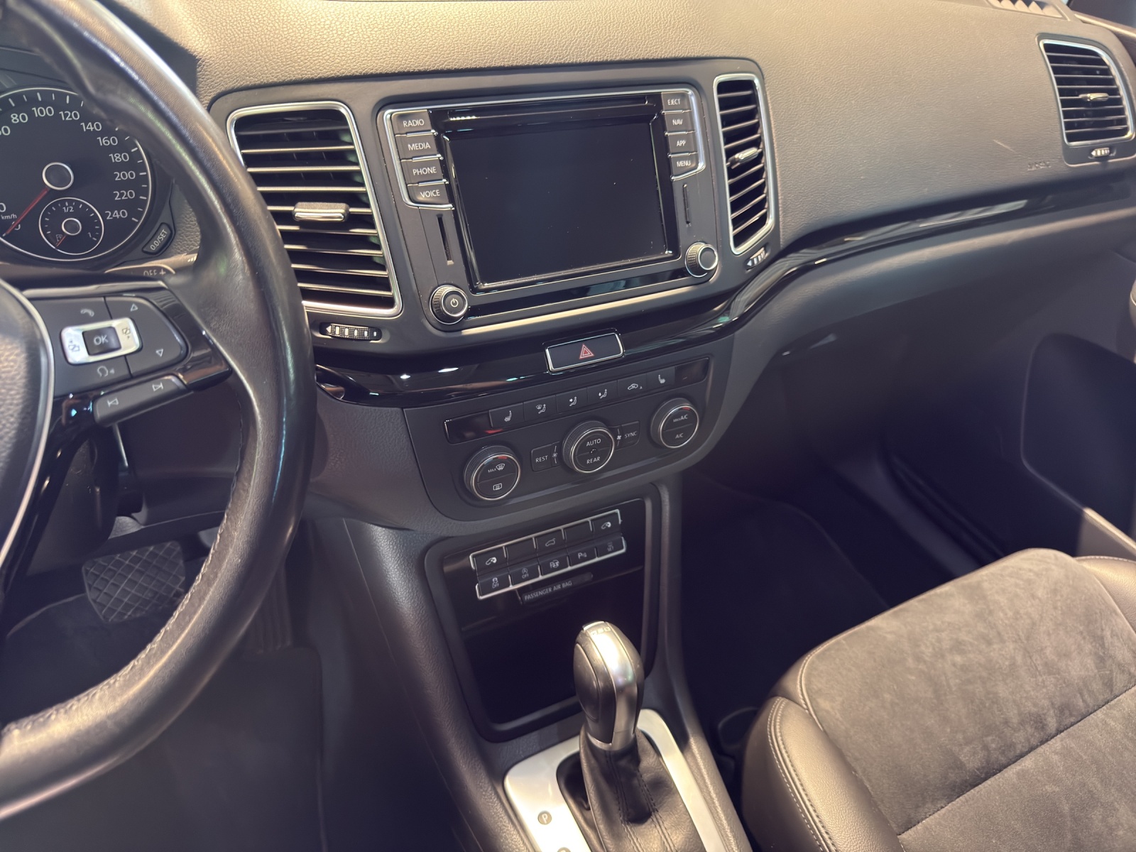 VW Sharan 1.4 TSI BlMT Highline DSG-image-10