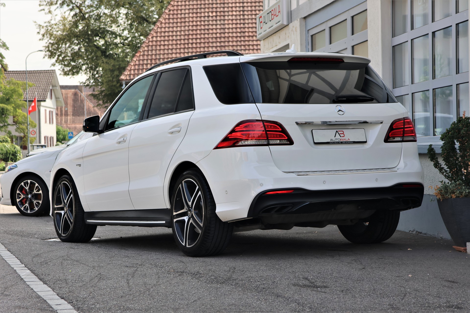 MERCEDES-BENZ GLE 43 AMG Executive 4Matic 9G-Tronic (CH) 3.5T AHK-showroom-element-2