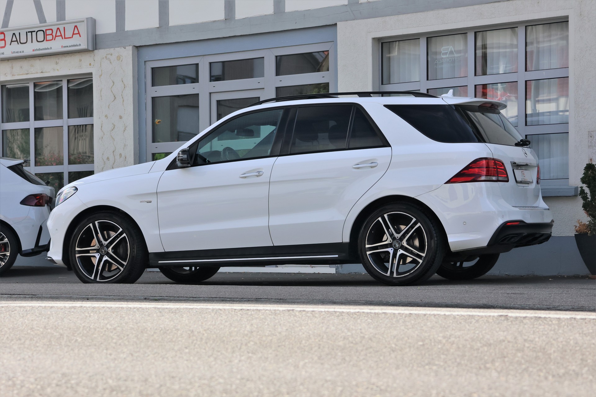MERCEDES-BENZ GLE 43 AMG Executive 4Matic 9G-Tronic (CH) 3.5T AHK-showroom-element-3