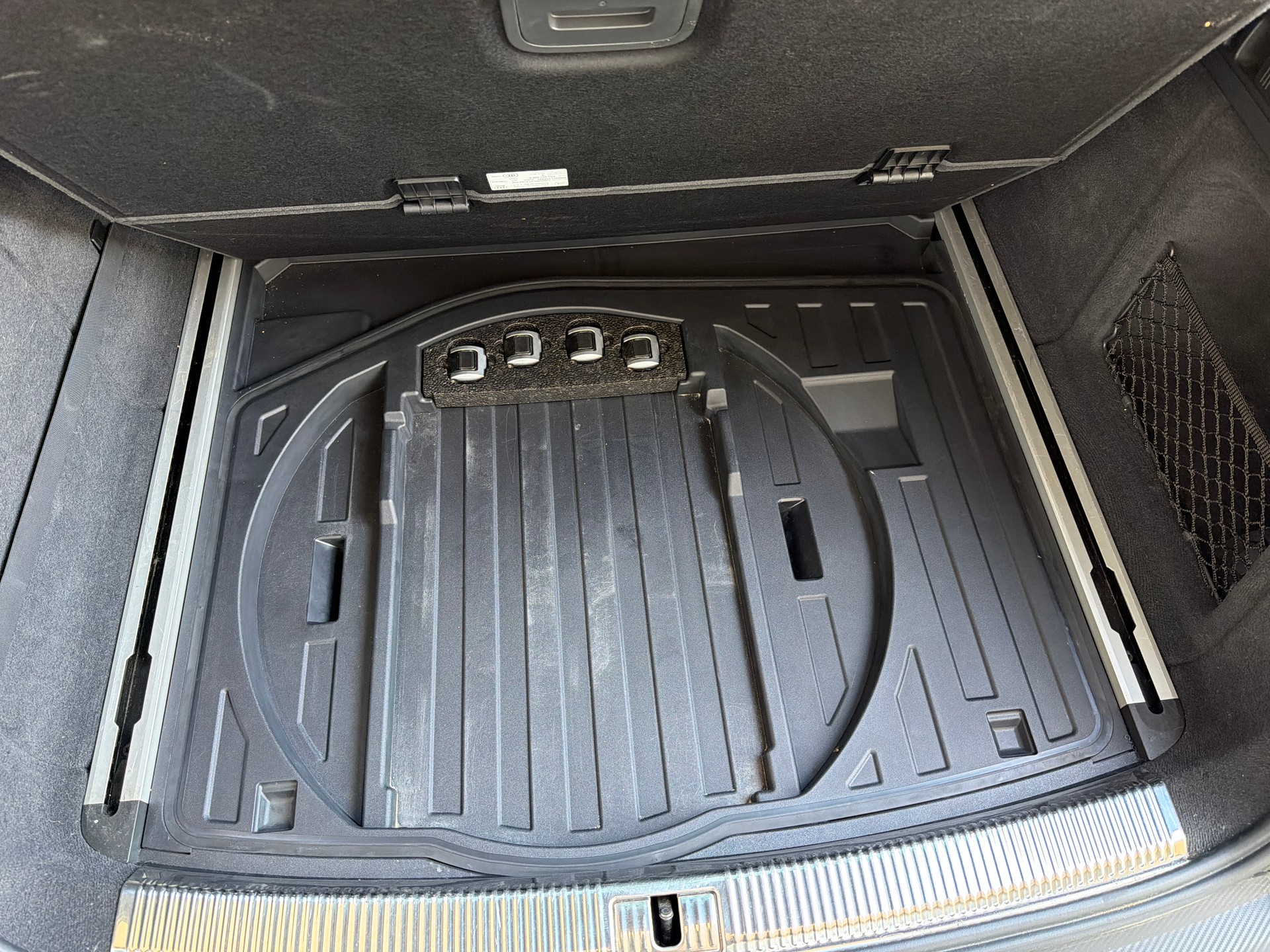 AUDI A6 Avant 3.0 TDI V6 quattro S-tronic-image-25