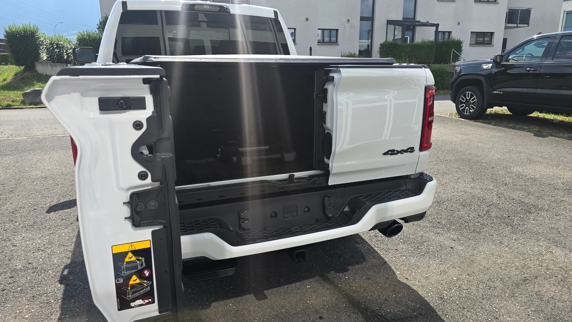 DODGE Ram 1500 Limited Crew Cab Night V8 4WD MY 26-image-4