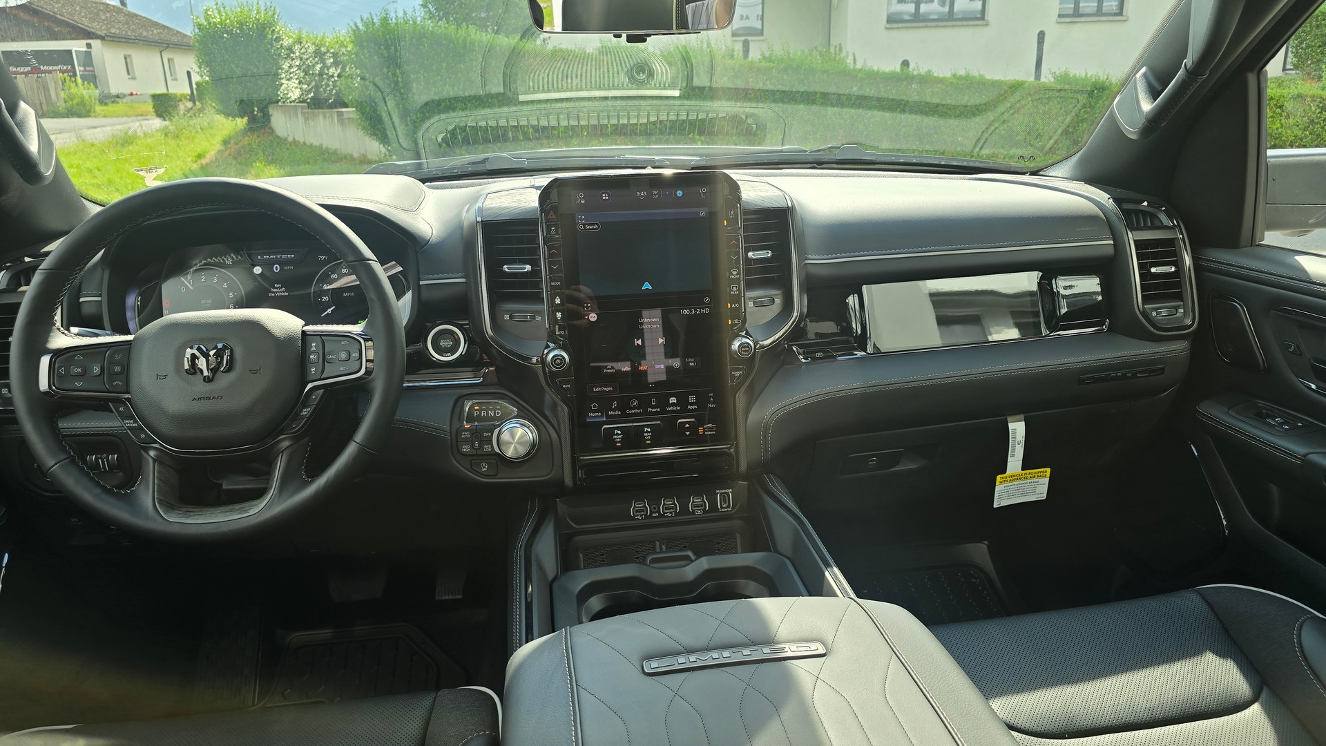 DODGE Ram 1500 Limited Crew Cab Night V8 4WD MY 26-image-8
