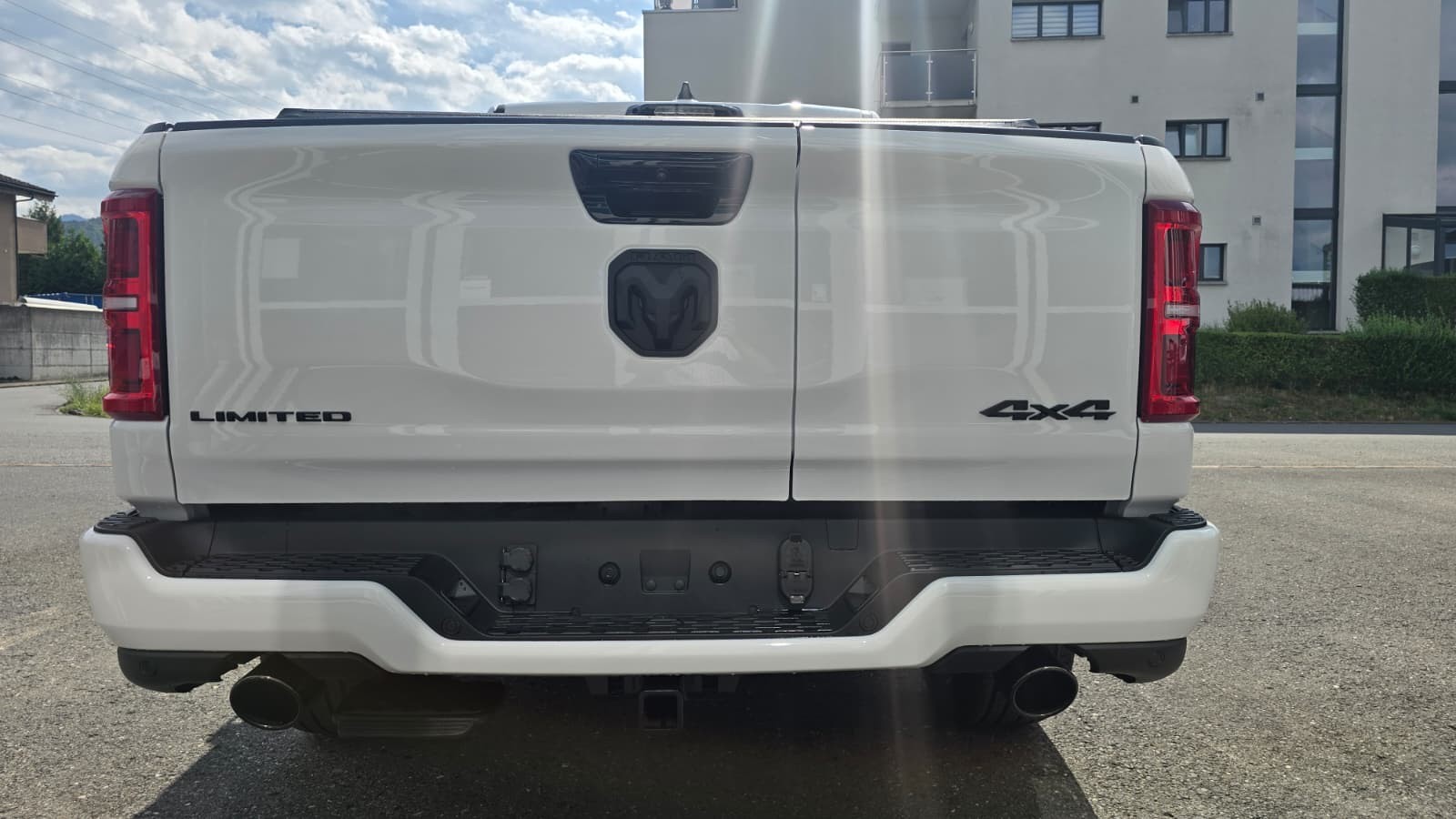 DODGE Ram 1500 Limited Crew Cab Night V8 4WD MY 26-image-3