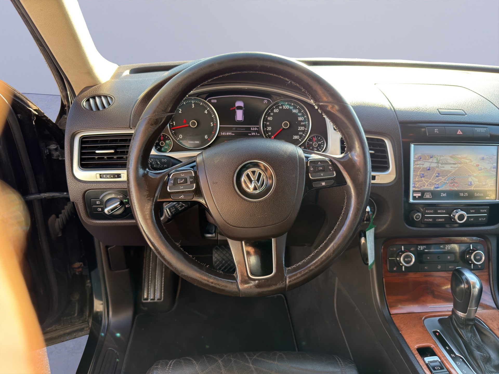 VW Touareg 3.0 TDI BlueMotion Technology Tiptronic-image-12