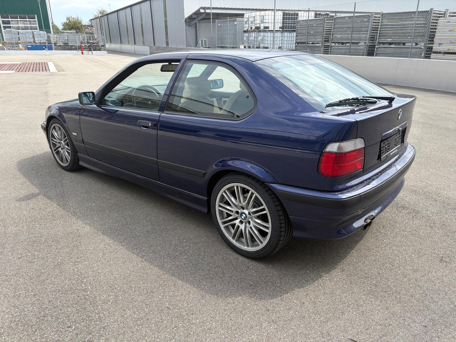 BMW 323ti Compact-image-1