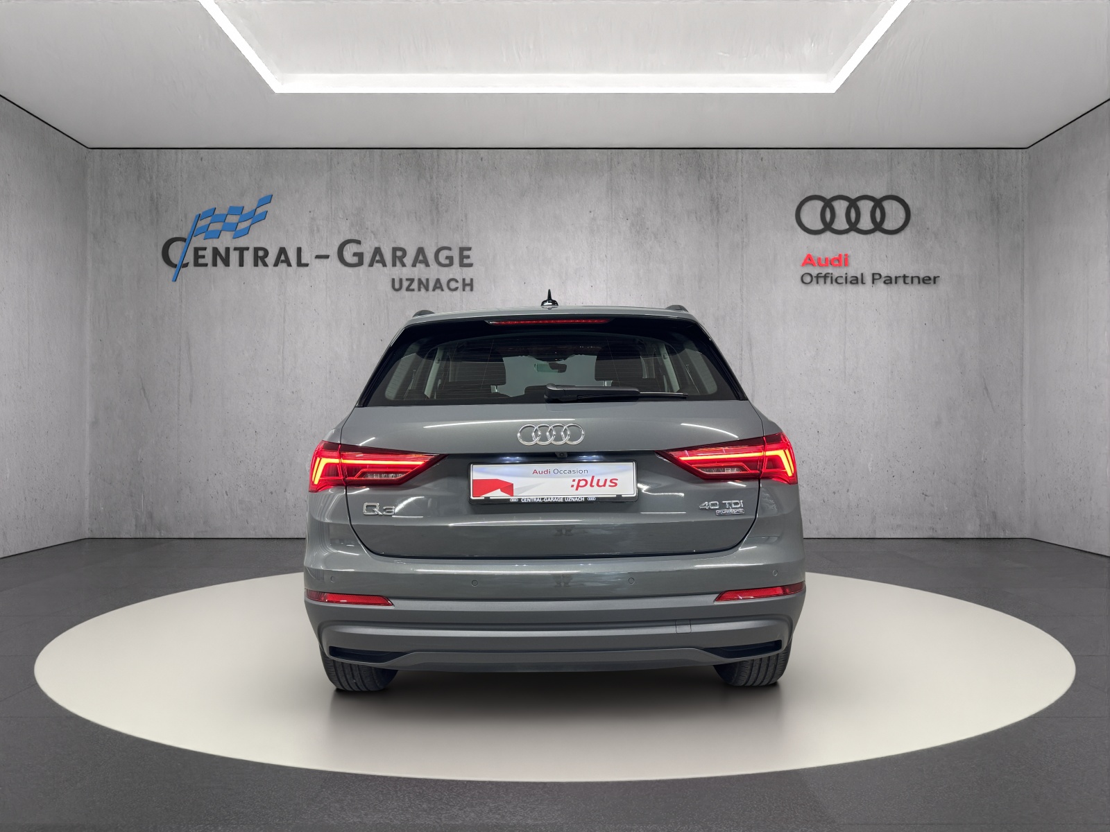 AUDI Q3 40 TDI Attraction quattro S-tronic-image-3