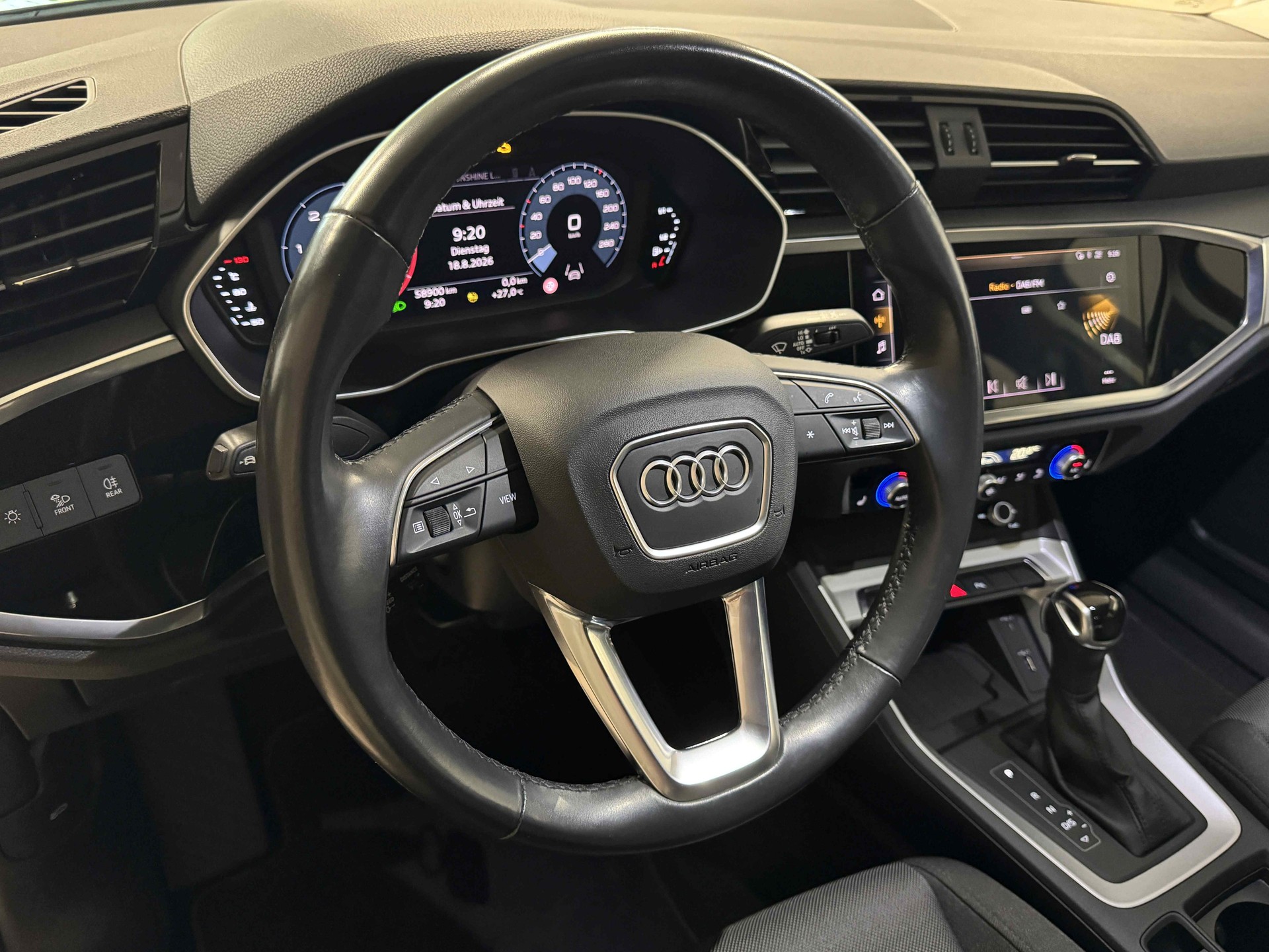 AUDI Q3 40 TDI Attraction quattro S-tronic-image-8