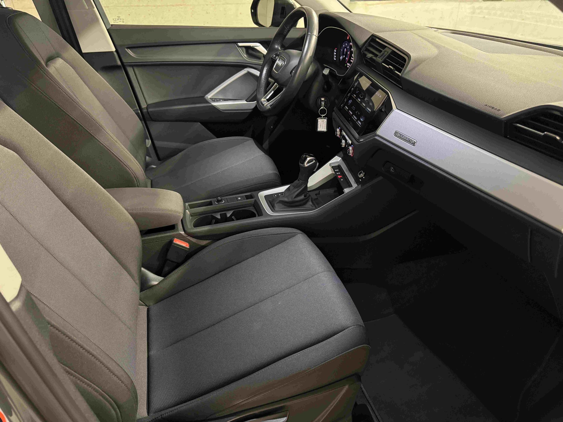 AUDI Q3 40 TDI Attraction quattro S-tronic-image-12