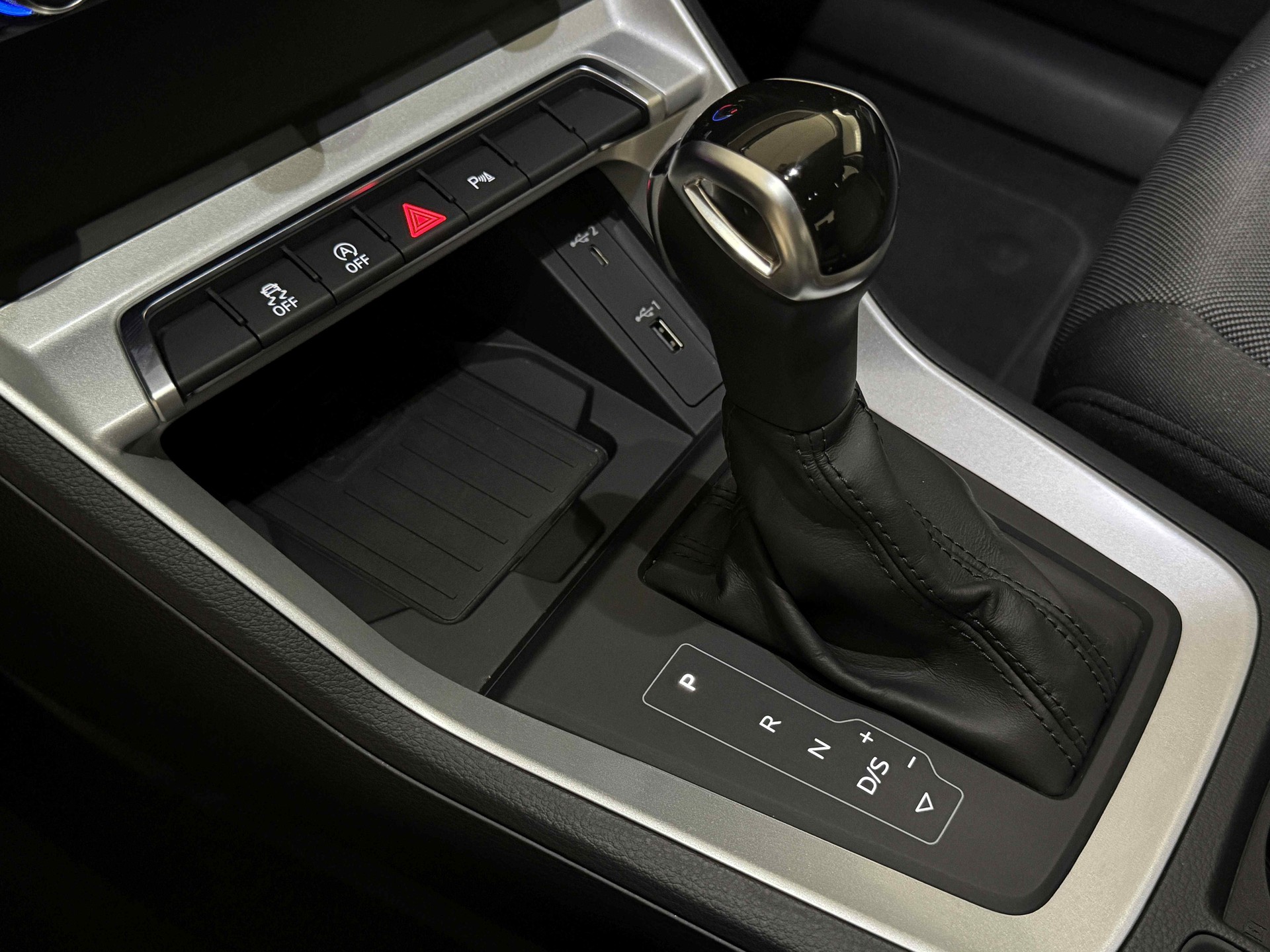 AUDI Q3 40 TDI Attraction quattro S-tronic-image-10